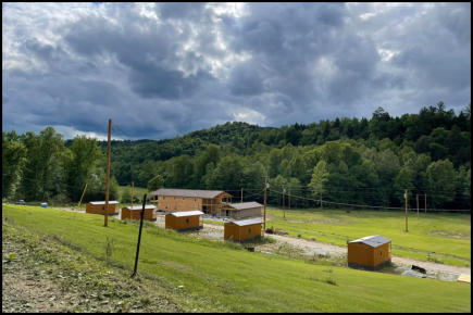 Our cabins vary in sizes to accommodate from 2 to 4 people. This is a great way to spend a night, a weekend, or a week. Looking for a great getaway in the mountains? We have cabins and bunkhouses available. 